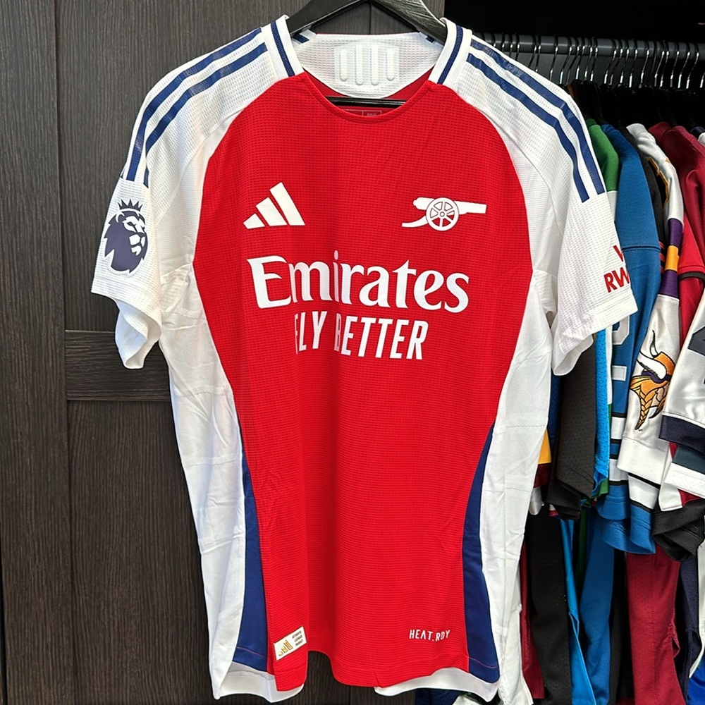 Bukayo Saka Arsenal Adidas 2024/25 Home Authentic Player Jersey Red